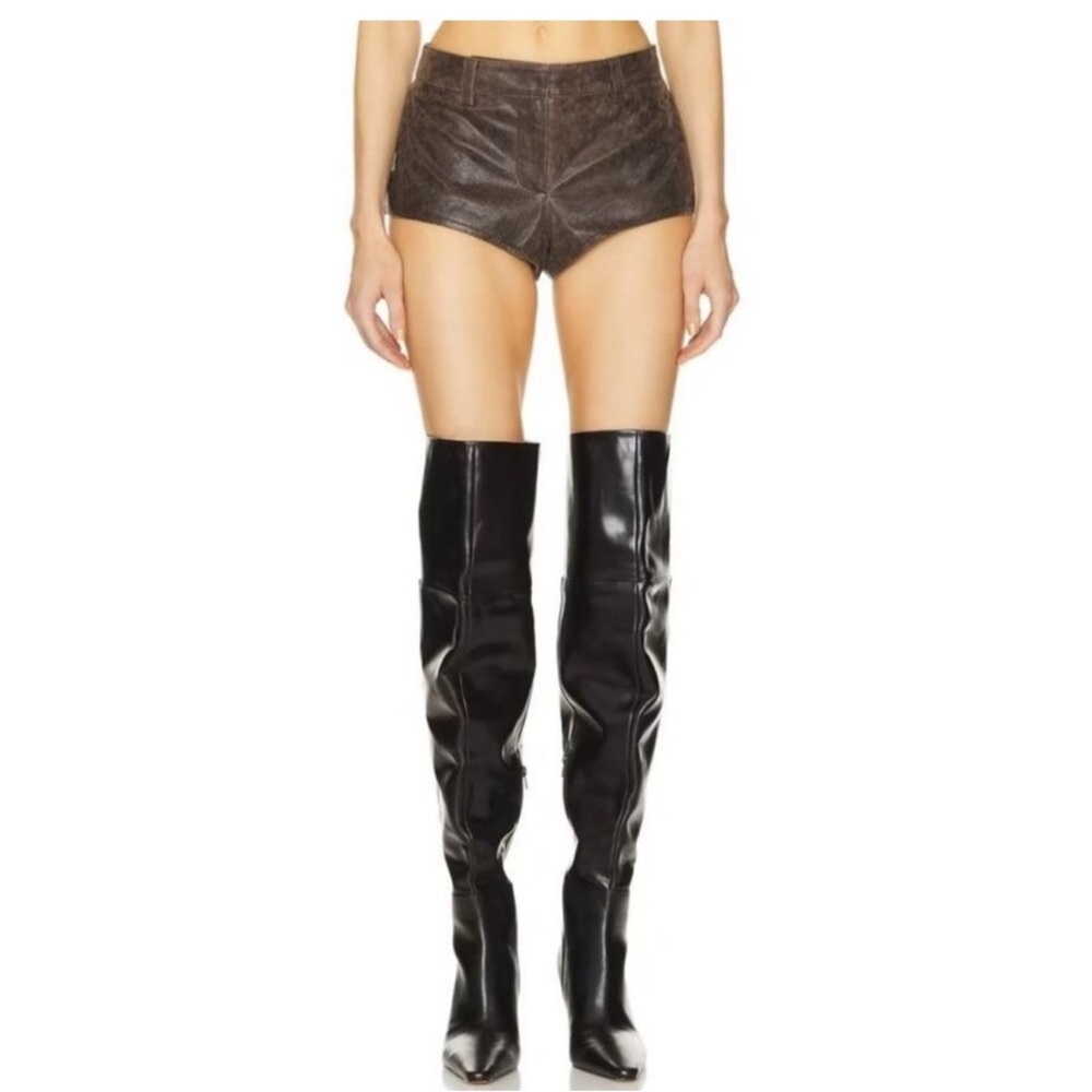 RETROFETE SIZE M WORN ONCE
New Womens Leather
Aven Shorts in Vintage Brown